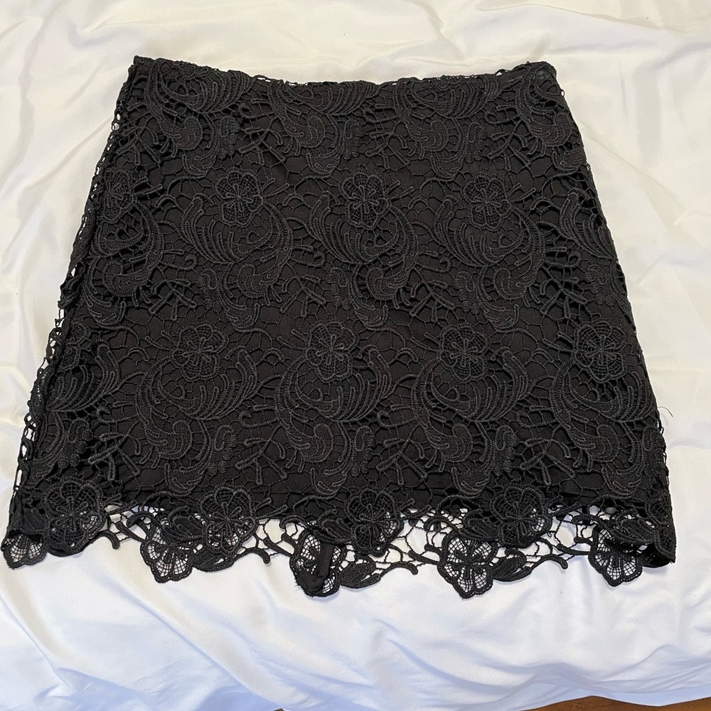 Lace skirt